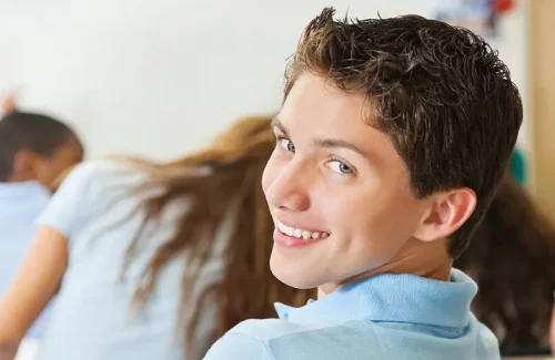چرا مراجعه به روانشناس نوجوان و جوان در رشت ضروری است؟