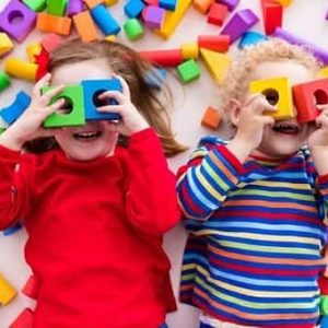 تاثیر بازی و فعالیت‌های خلاقانه بر رشد شناختی کودکان